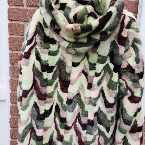 Mink jacket with hood - Picture 8 of 9